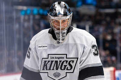 Darcy Kuemper's injury news: Crease collision forces goaltender's exit during LA Kings vs New York Rangers game