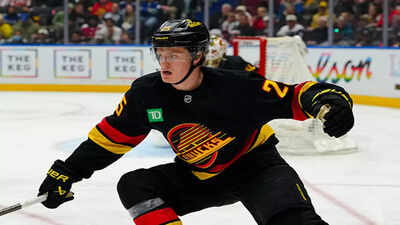 Elias Pettersson says Vancouver Canucks must be better after recent 2-5 loss to San Jose Sharks