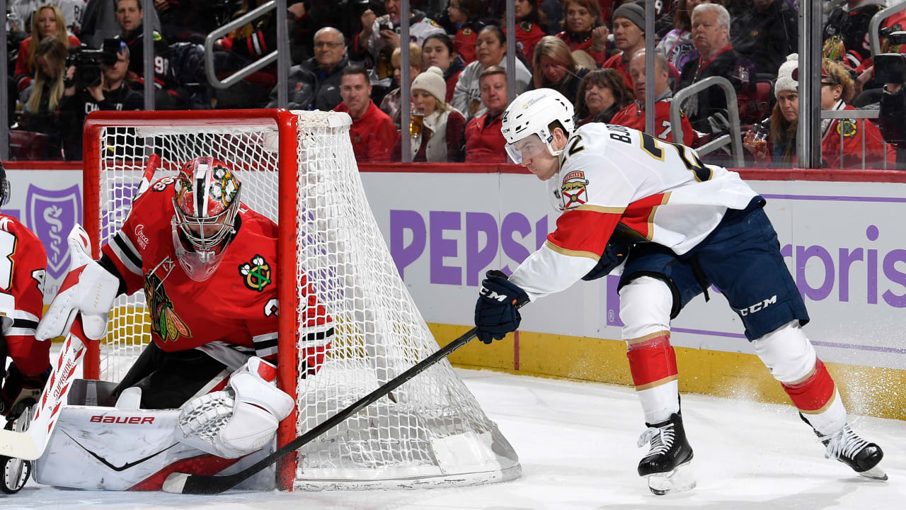 Panthers pull away from Blackhawks with 4 goals in 3rd