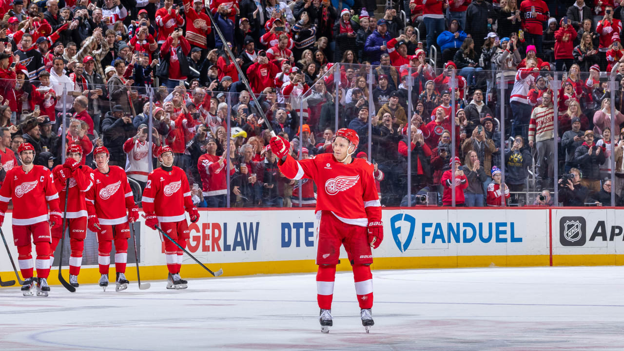 Kane passes Modano to become all-time leading U.S.-born scorer