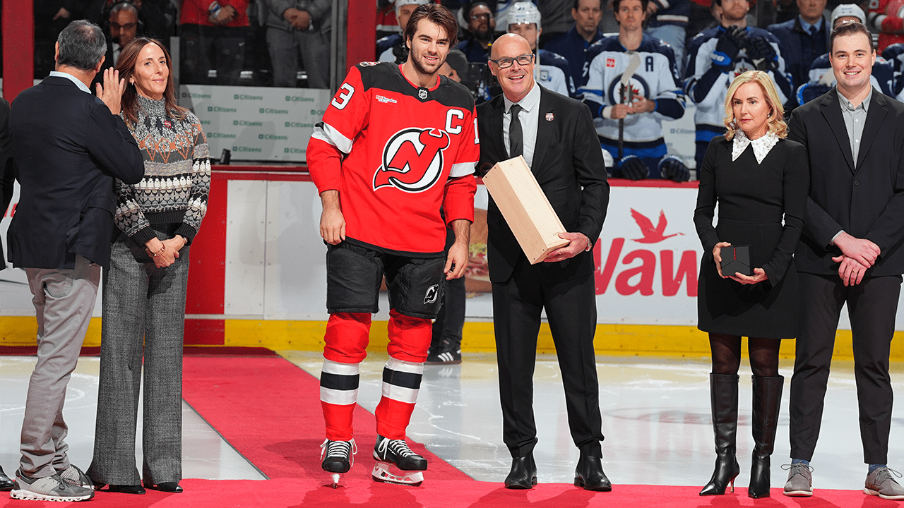 MacLean inducted into Devils Ring of Honor 