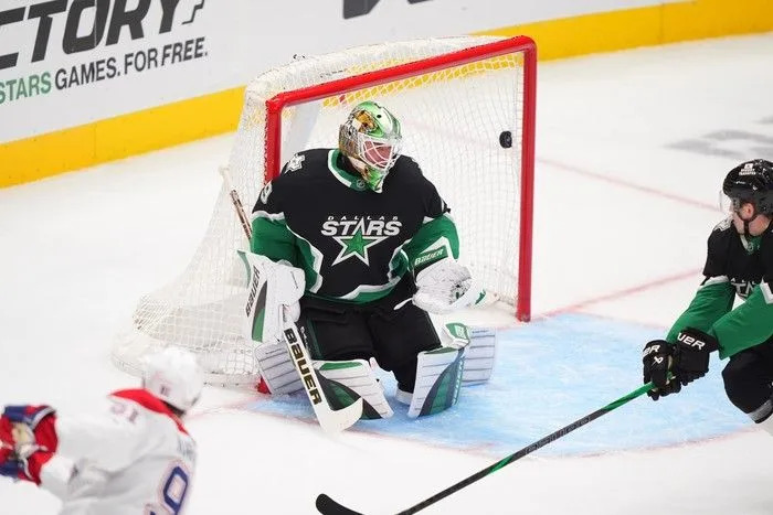  Montreal Canadiens centre Oliver Kapanen (91) scores against Dallas Stars goaltender Jake Oettinger and defenceman Nils Lundkvist during the second period on Sunday, Jan. 4, 2026 in Dallas, Texas.