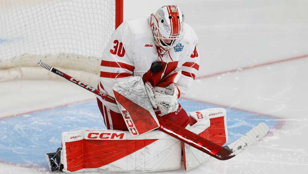 US women's ice hockey goalie Ava McNaughton