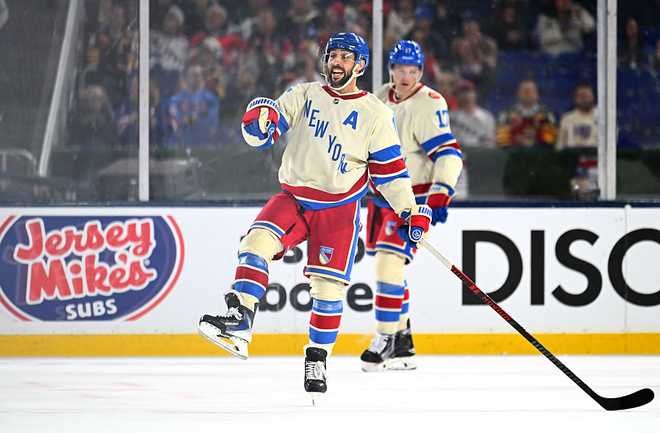 MIAMI, FLORIDA - JANUARY 02: Vincent Trocheck #16 of the New York Rangers reacts during the third period of the 2026 Discover NHL Winter Classic game between the New York Rangers and the Florida Panthers at loanDepot Park on January 02, 2026 in Miami, Florida. (Photo by Ben Jackson/NHLI via Getty Images)