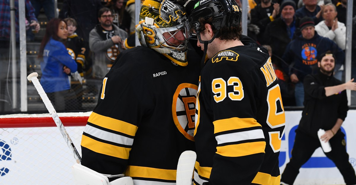 Recap: Bruins stay hot with shutout win over Red Wings