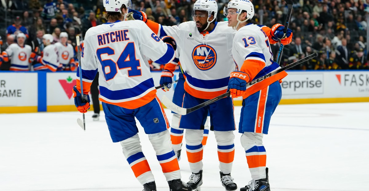 Islanders 4, Canucks 3: Got the points, but barely