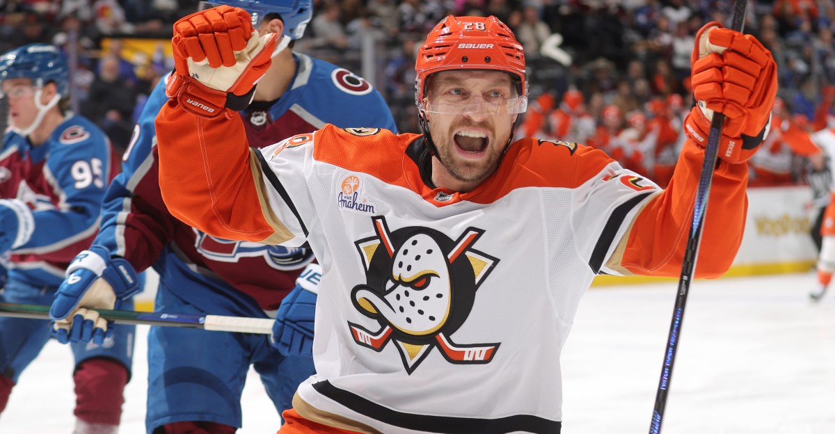 Recap: Goaltending battle ends in Ducks favor 2-1