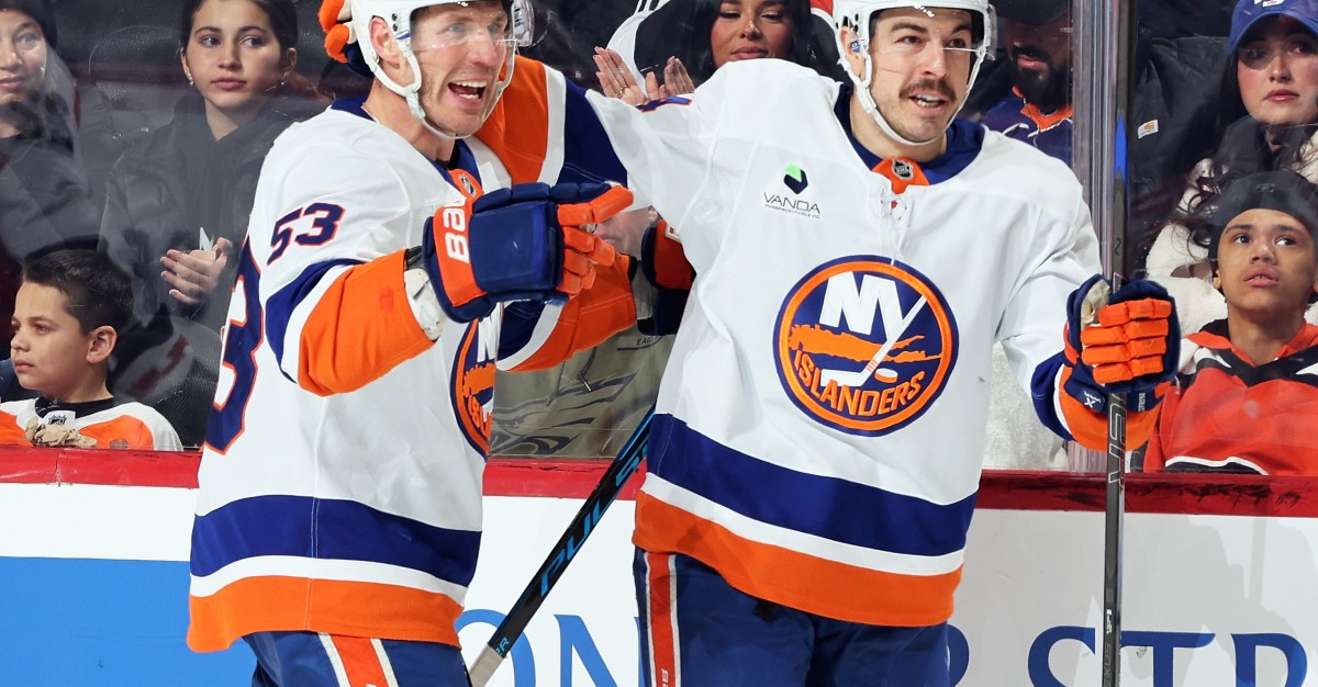 Islanders 4, Flyers 0: Pageau strikes twice, Sorokin gets sixth shutout