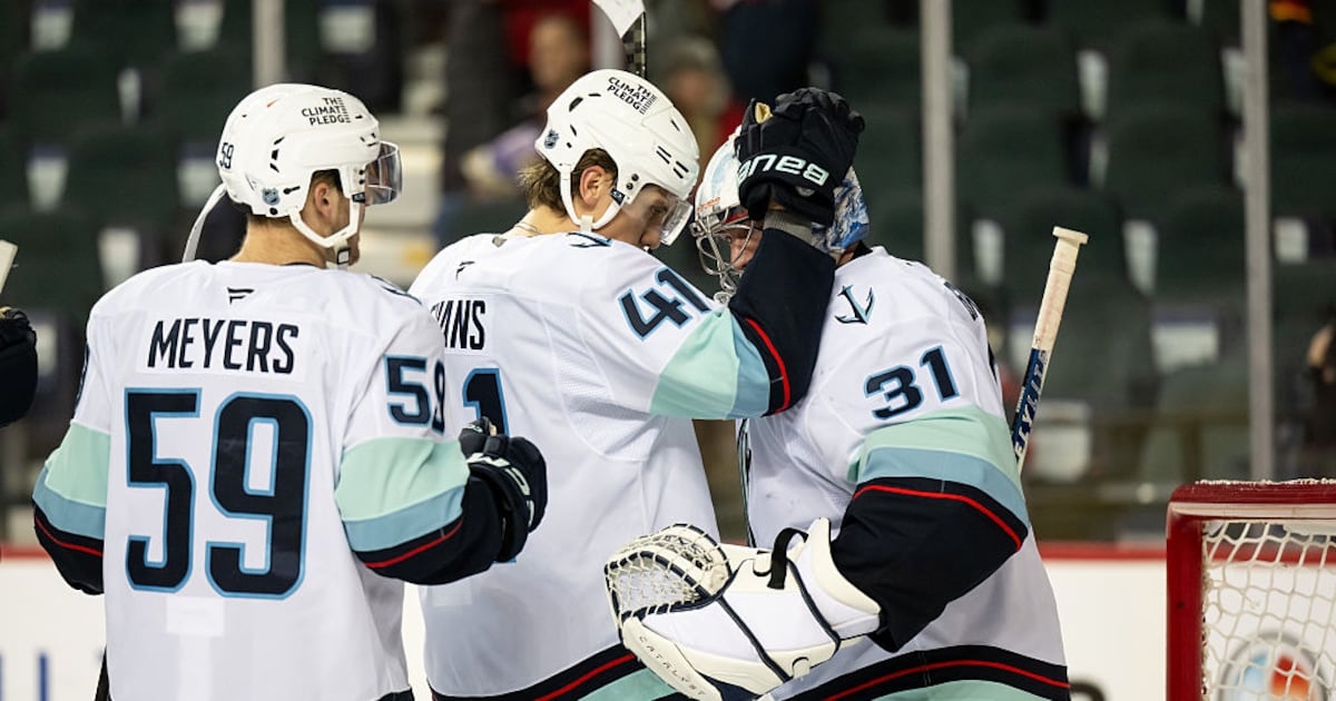 Kraken stay hot on road as Wright, Grubauer lead 5-1 win over Flames, one point out of first place – KIRO 7 News Seattle