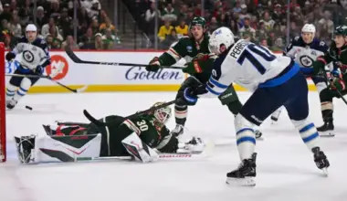 Jonathan Toews Shines as Winnipeg Jets Extend Winning Streak in Minnesota