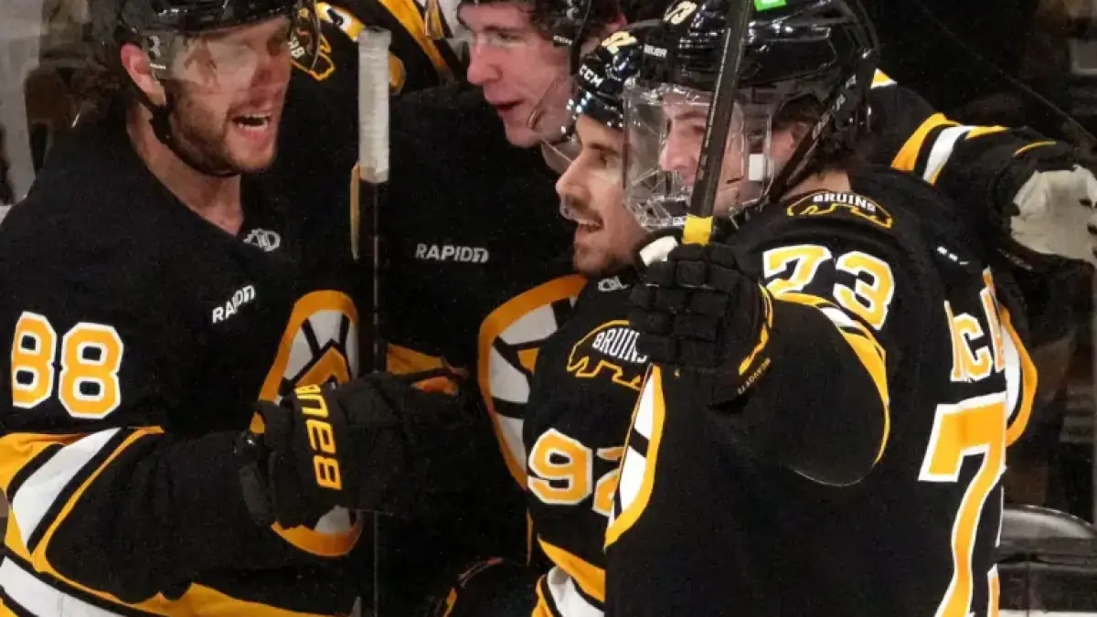 Bruins vs. Blackhawks Preview: Boston Pursues Winning Streak in Historic Clash