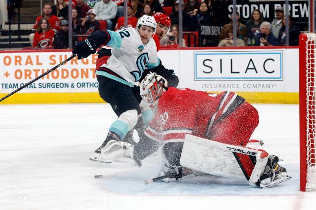 Jordan Staal's 2 assists lead Hurricanes to 3-2 win over Kraken :: WRALSportsFan.com
