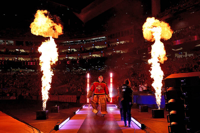 Rangers beat Panthers in outdoor Miami ice hockey