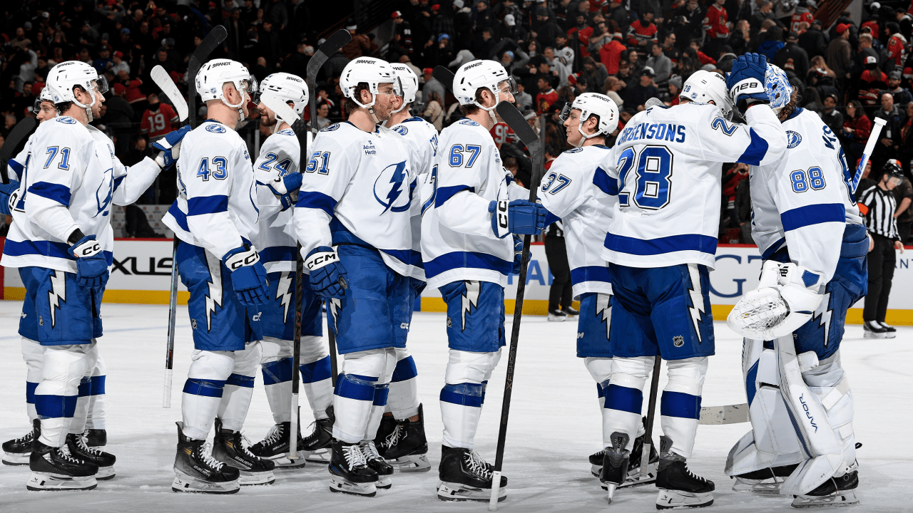 Lightning extend point streak to 15 in shootout win against Blackhawks