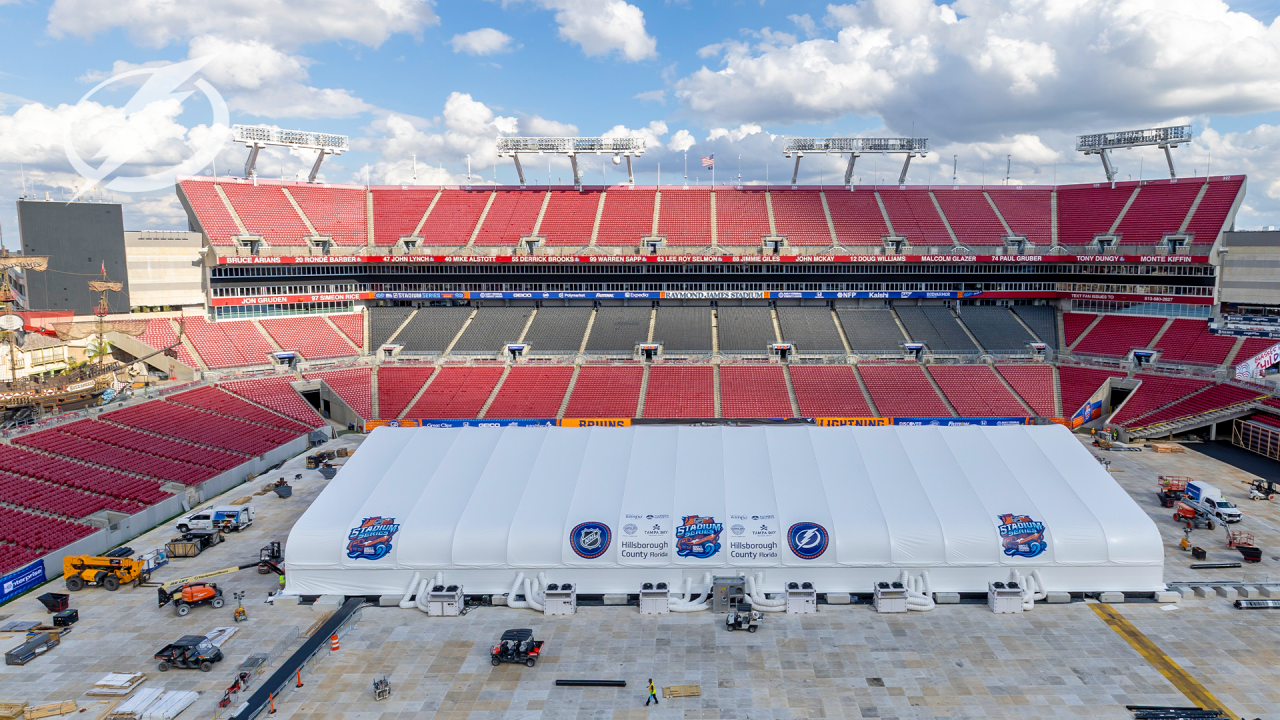 Bolts alumni Hall, Malone look back on outdoor games ahead of Stadium Series