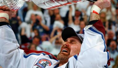 Colorado Avalanche should be inspired by Ray Bourque raising Stanley Cup
