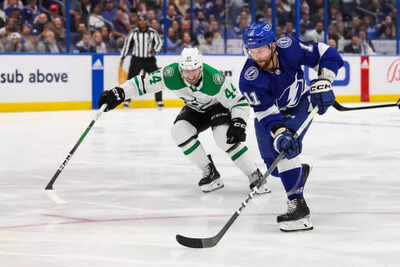 Jake Guentzel pushes Tampa Bay Lightning's win against Dallas Stars as point streak extends to 13 games
