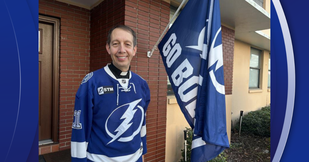 Tampa pastor uses Lightning hockey to connect with students