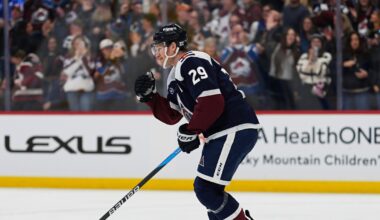 MacKinnon scores 400th goal as Avalanche rout Blues 6-1