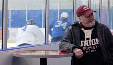 Holland hockey player survives heart attack thanks to teammates and AED