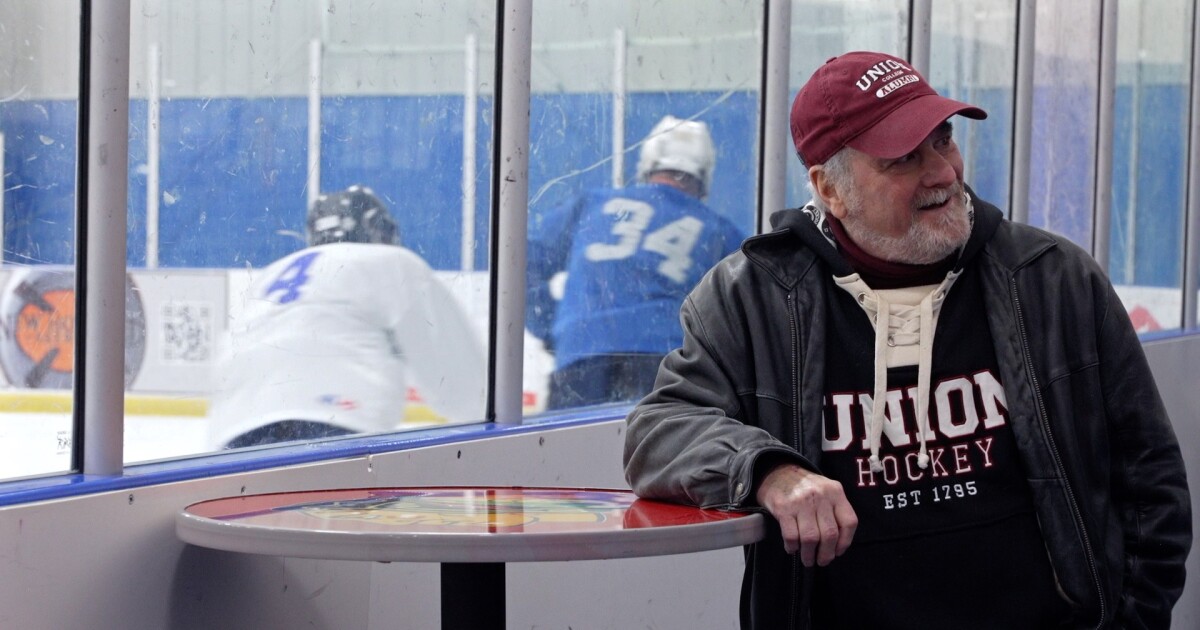 Holland hockey player survives heart attack thanks to teammates and AED