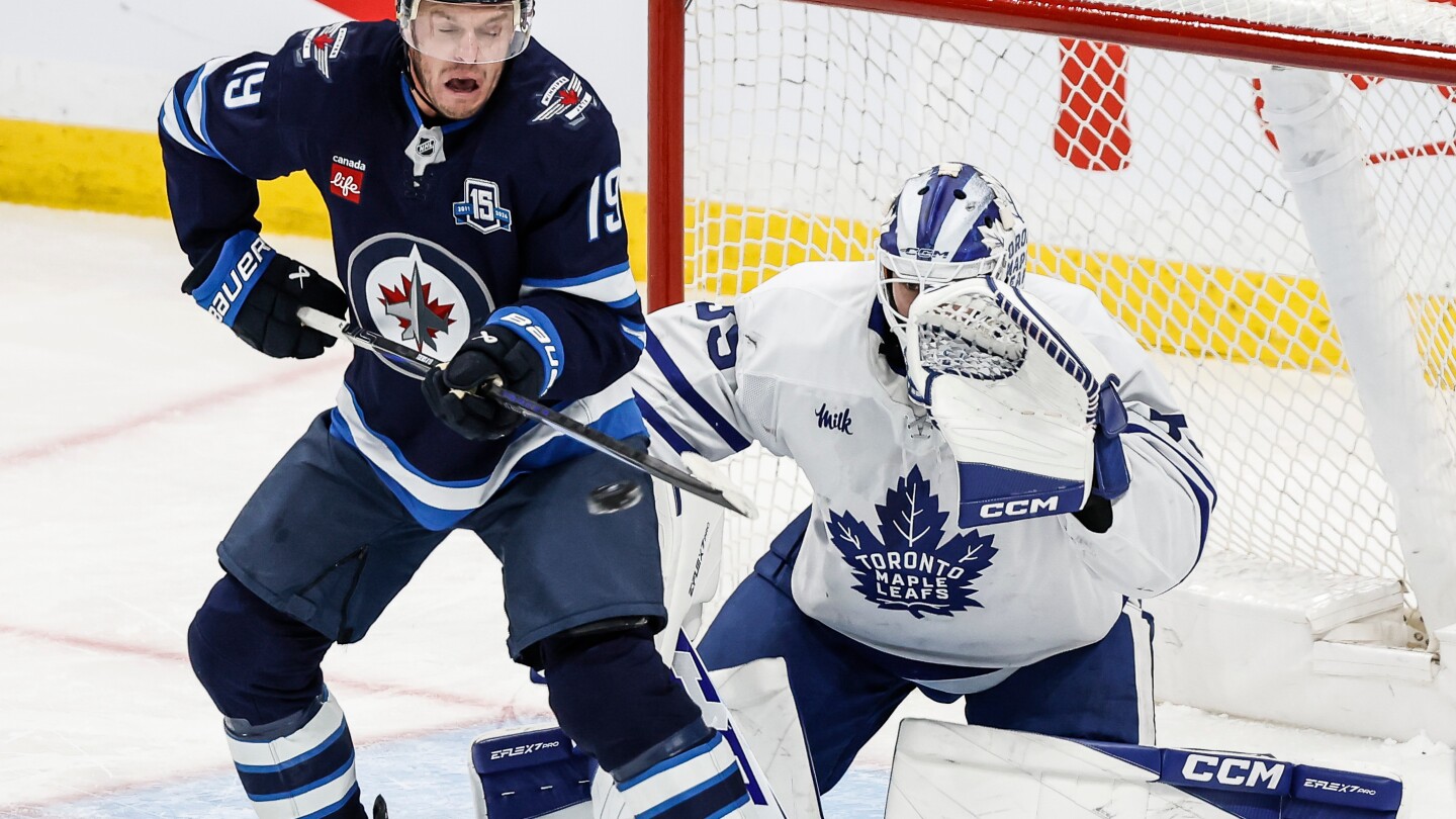 Jonathan Toews prepares for Chicago return with Winnipeg Jets