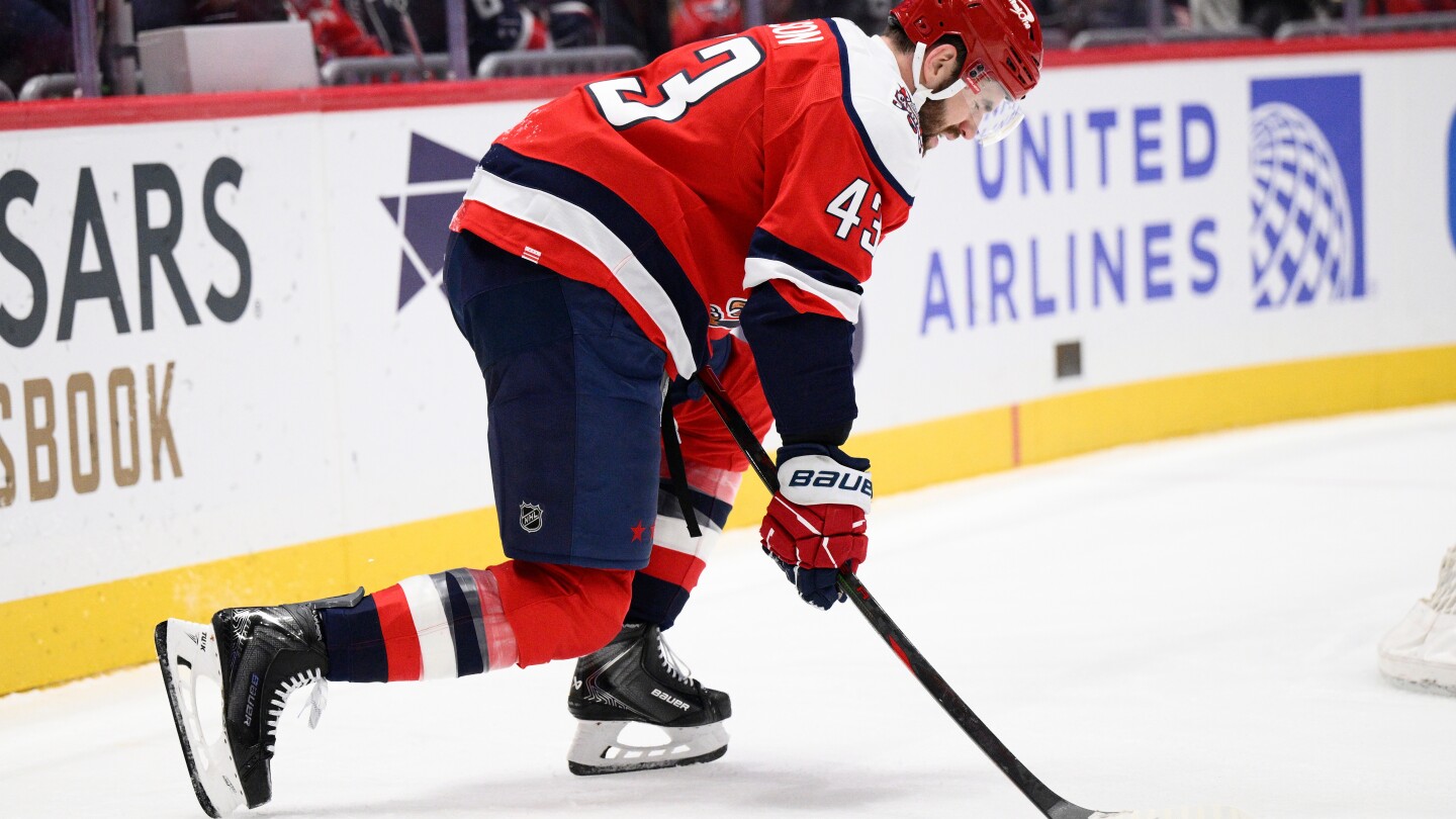 Capitals, Team Canada forward Tom Wilson leaves game with apparent leg injury