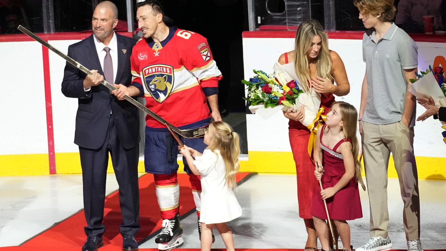 Panthers pay tribute to Brad Marchand's 1,000th point