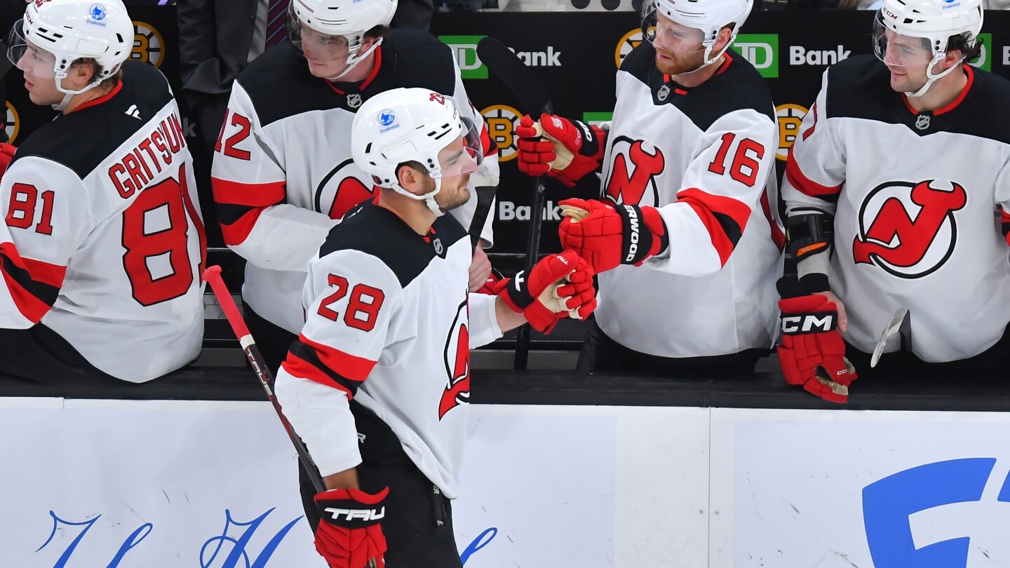 Jesper Bratt leads New Jersey Devils to 4-1 victory over Utah Mammoth