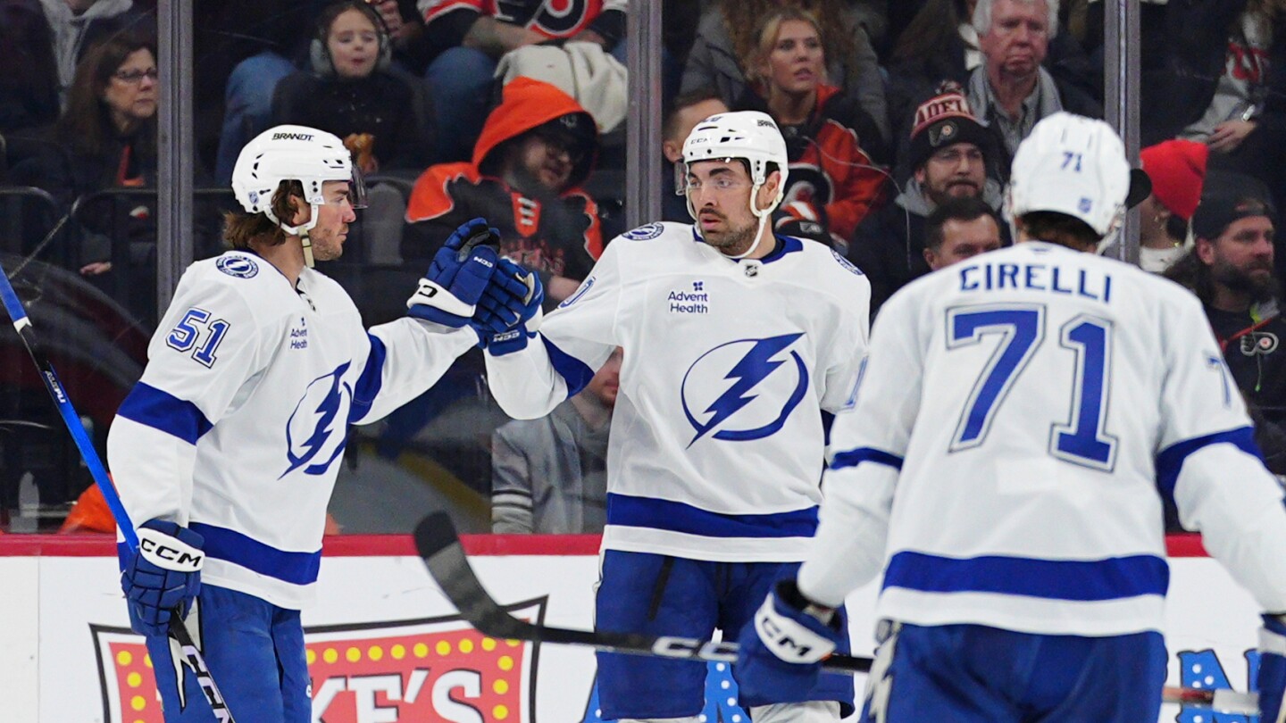 Kucherov scores on 1st 2 shots, Lightning beat Flyers 7-2 for 9th straight win