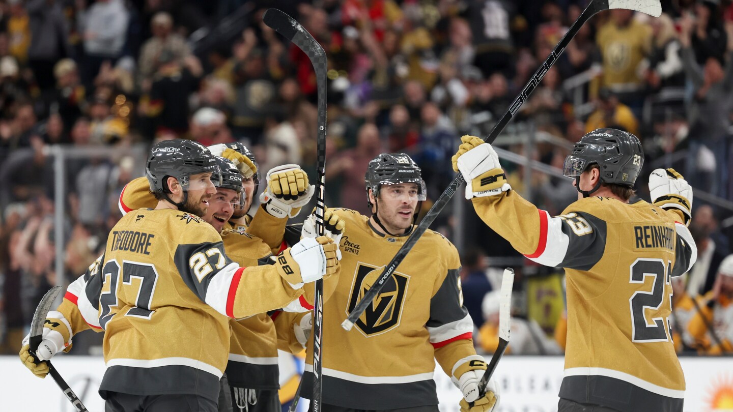 Golden Knights rout Predators 7-2 for their 7th straight victory