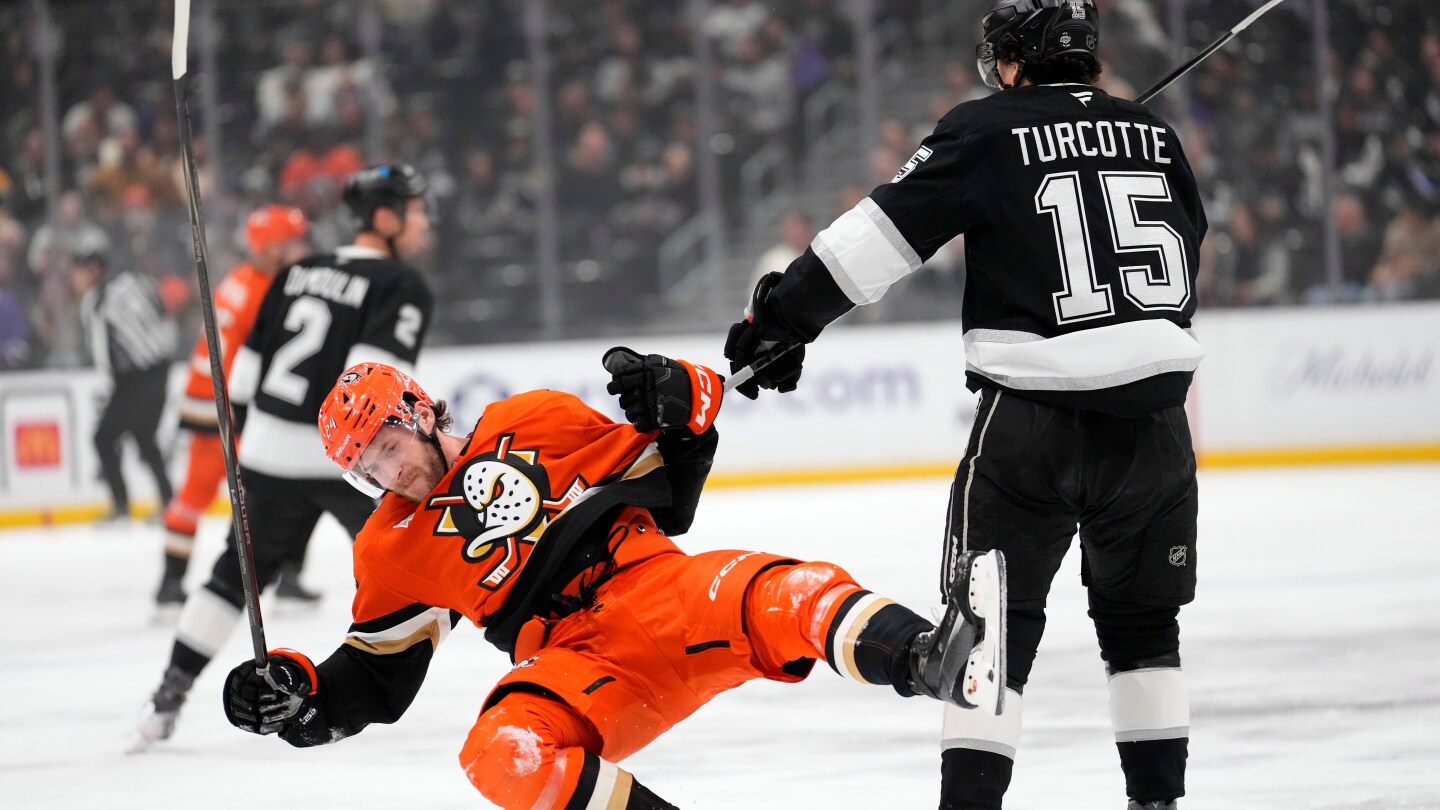 Ducks beat Kings 3-2 in Freeway Faceoff when Beckett Sennecke, Mason McTavish score in shootout