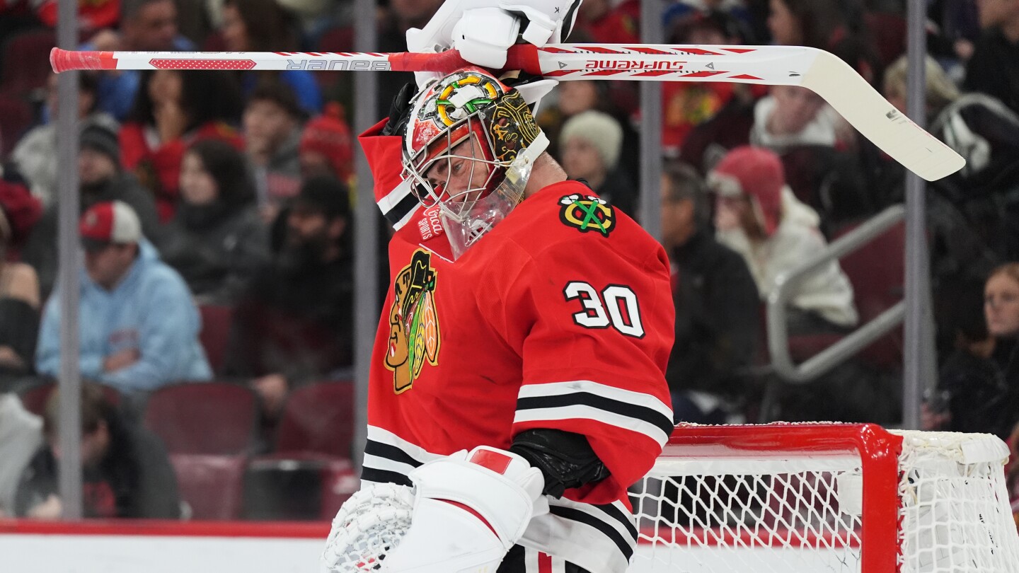 Mikheyev scores twice as the Blackhawks beat the slumping Stars 4-3