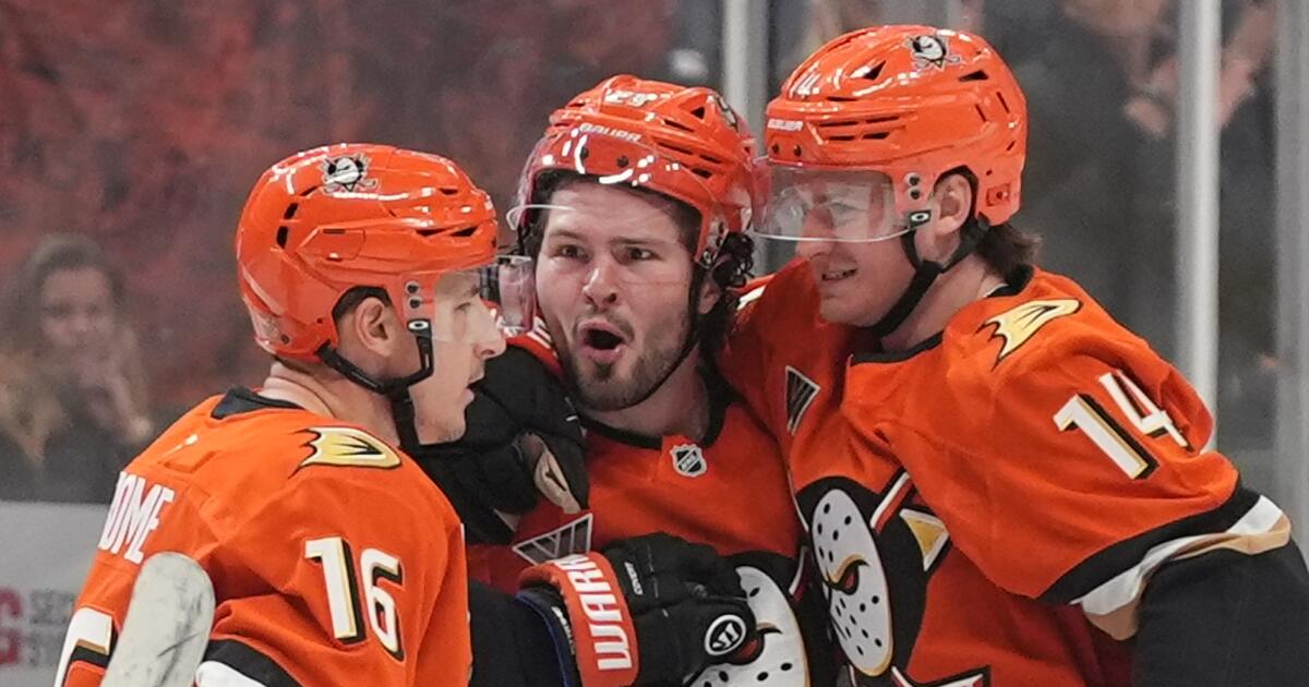 Ducks defeat Rangers for their fourth consecutive victory
