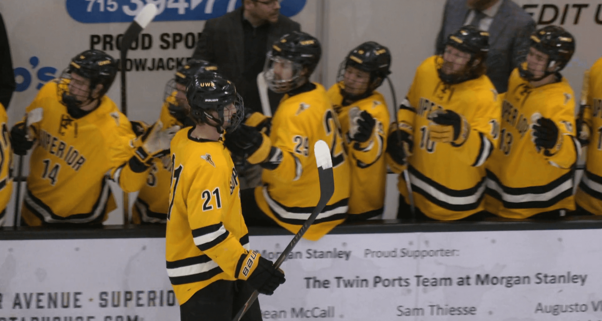 UWS men's hockey extends win streak to six with 3-1 victory over Marian