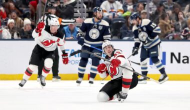 Devils score 3 unanswered in 3rd, rally past Blue Jackets