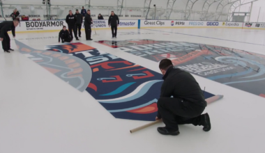 Lightning, Bruins face off in Tampa's first outdoor NHL game