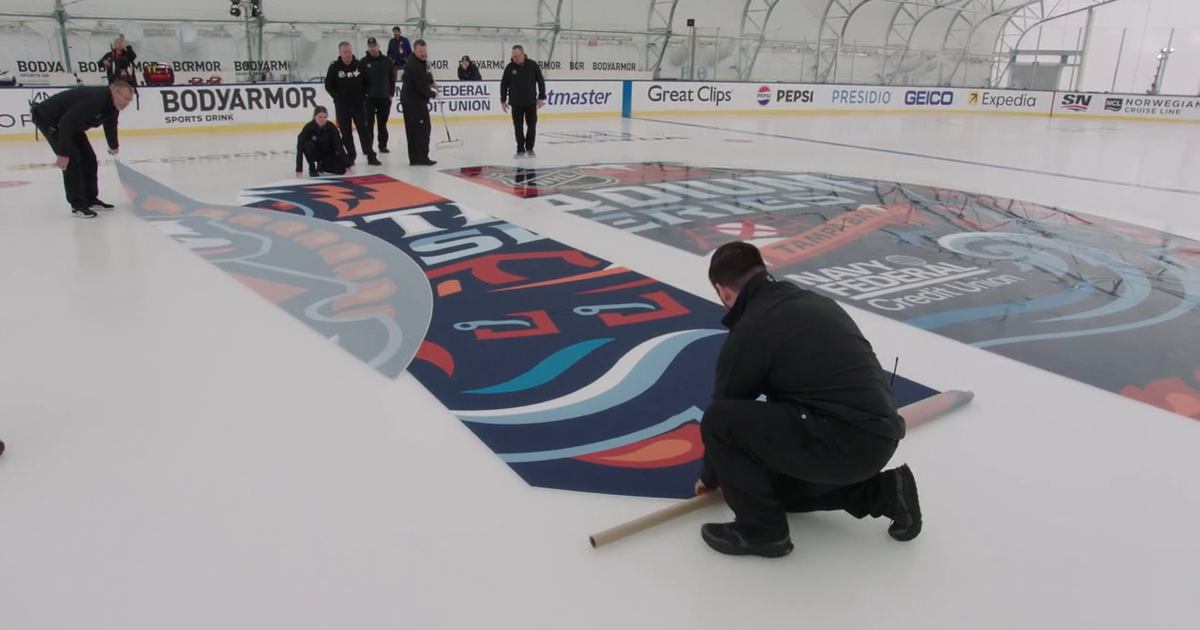 Lightning, Bruins face off in Tampa's first outdoor NHL game