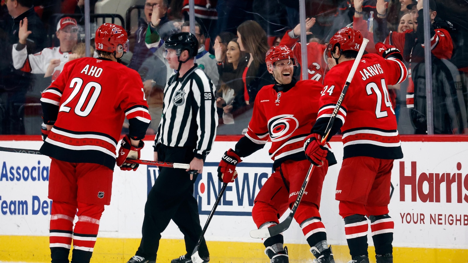 Ehlers' hat trick leads Hurricanes to 9-1 rout of Panthers