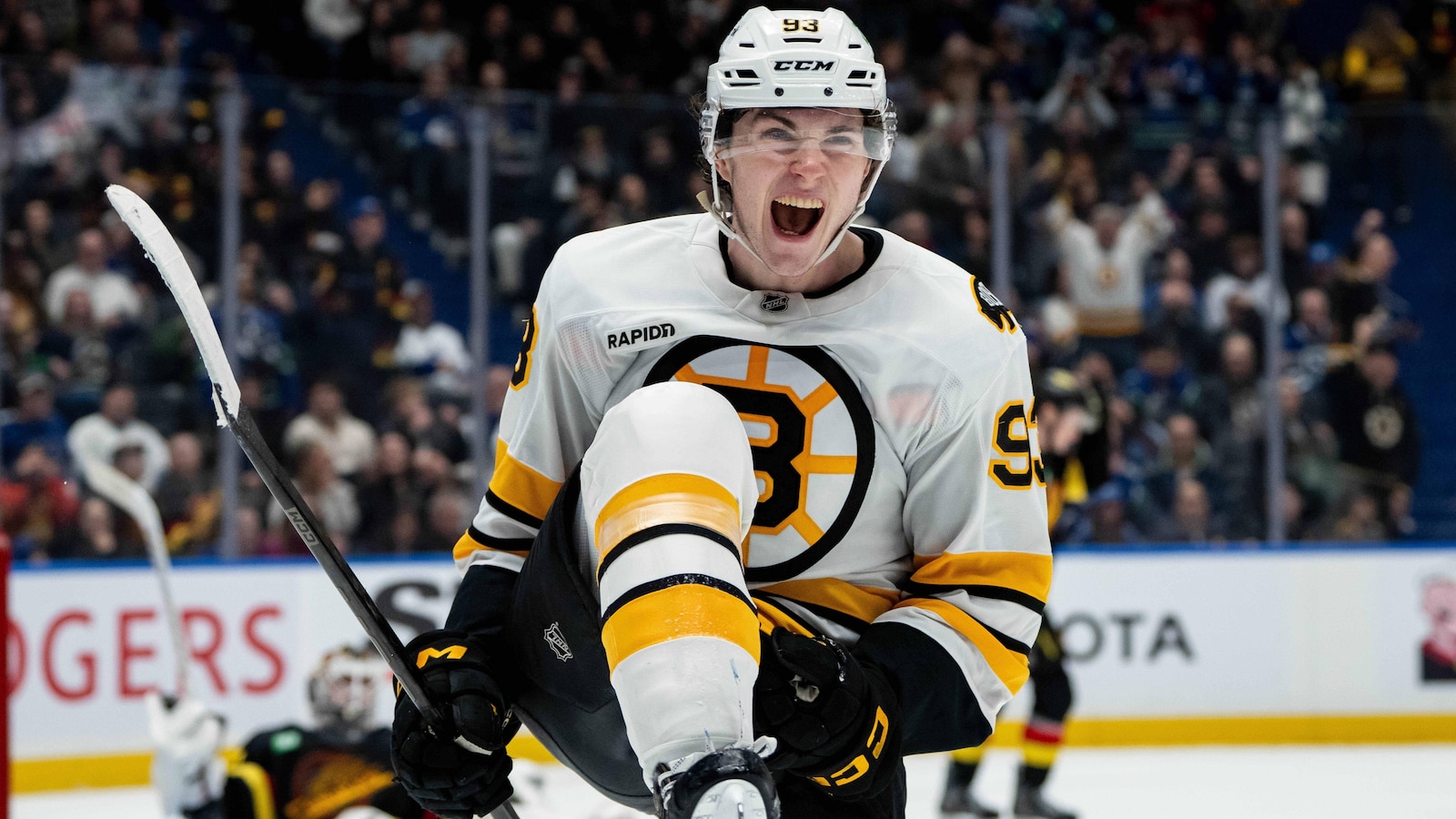 Minten scores twice in huge homecoming to lift Bruins over Canucks 3-2 in OT