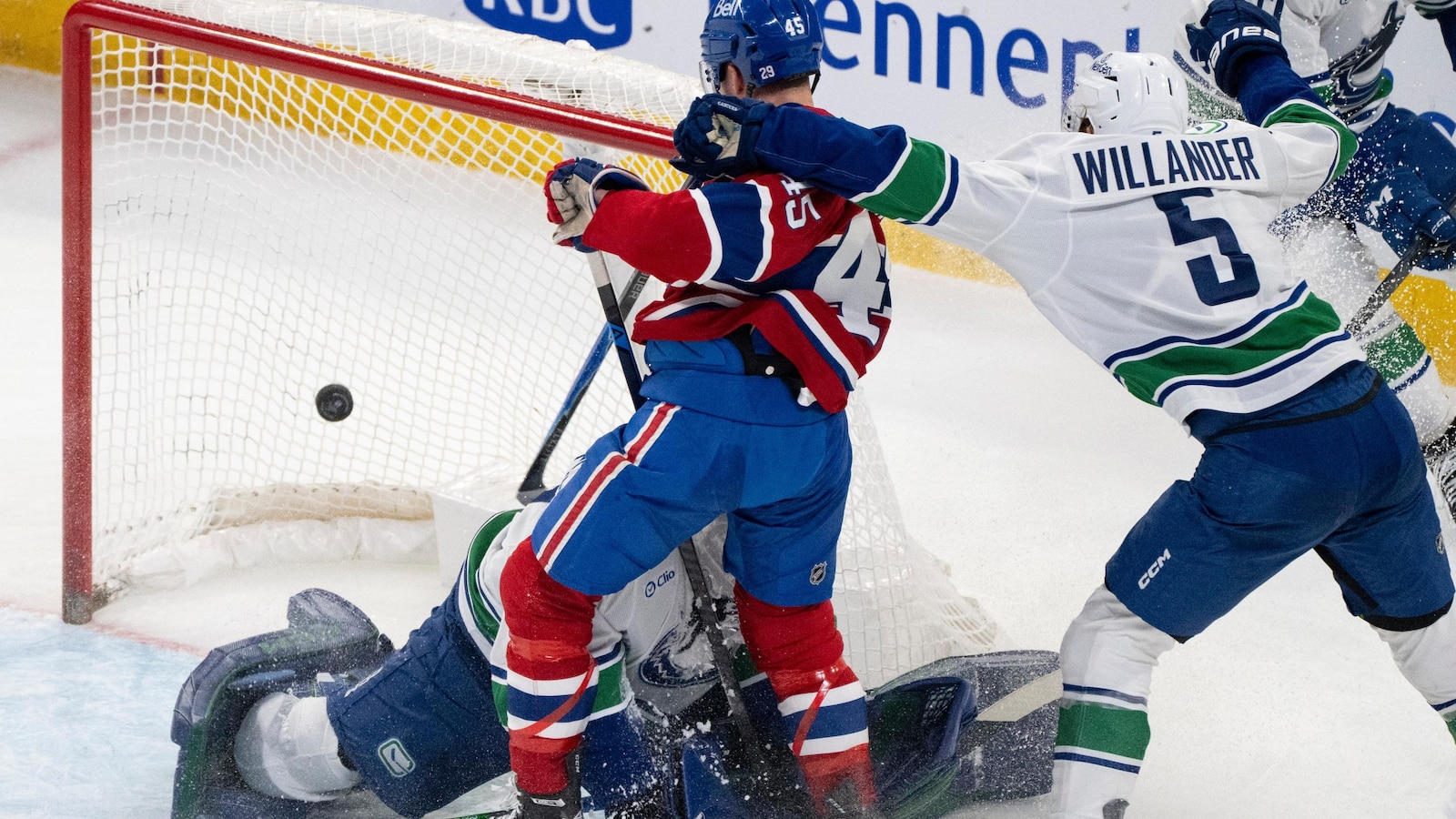 Canadiens defeat Canucks 6-3 with 3-goal outburst in third period