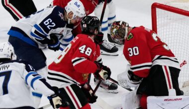 Knight makes 32 saves as the Blackhawks beat Toews and the Jets 2-0