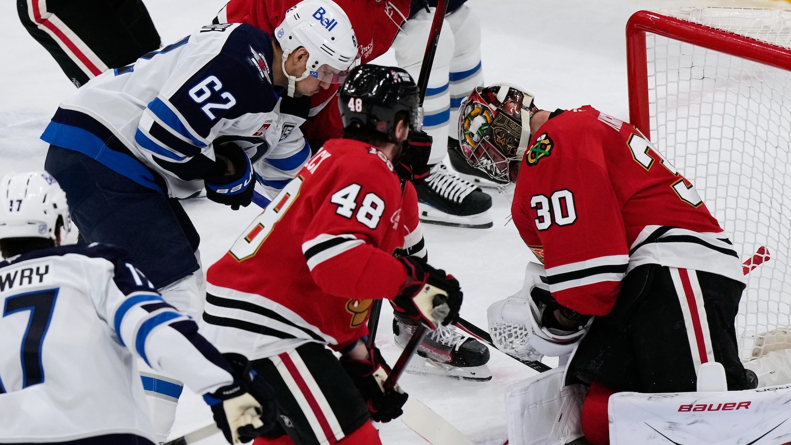 Knight makes 32 saves as the Blackhawks beat Toews and the Jets 2-0