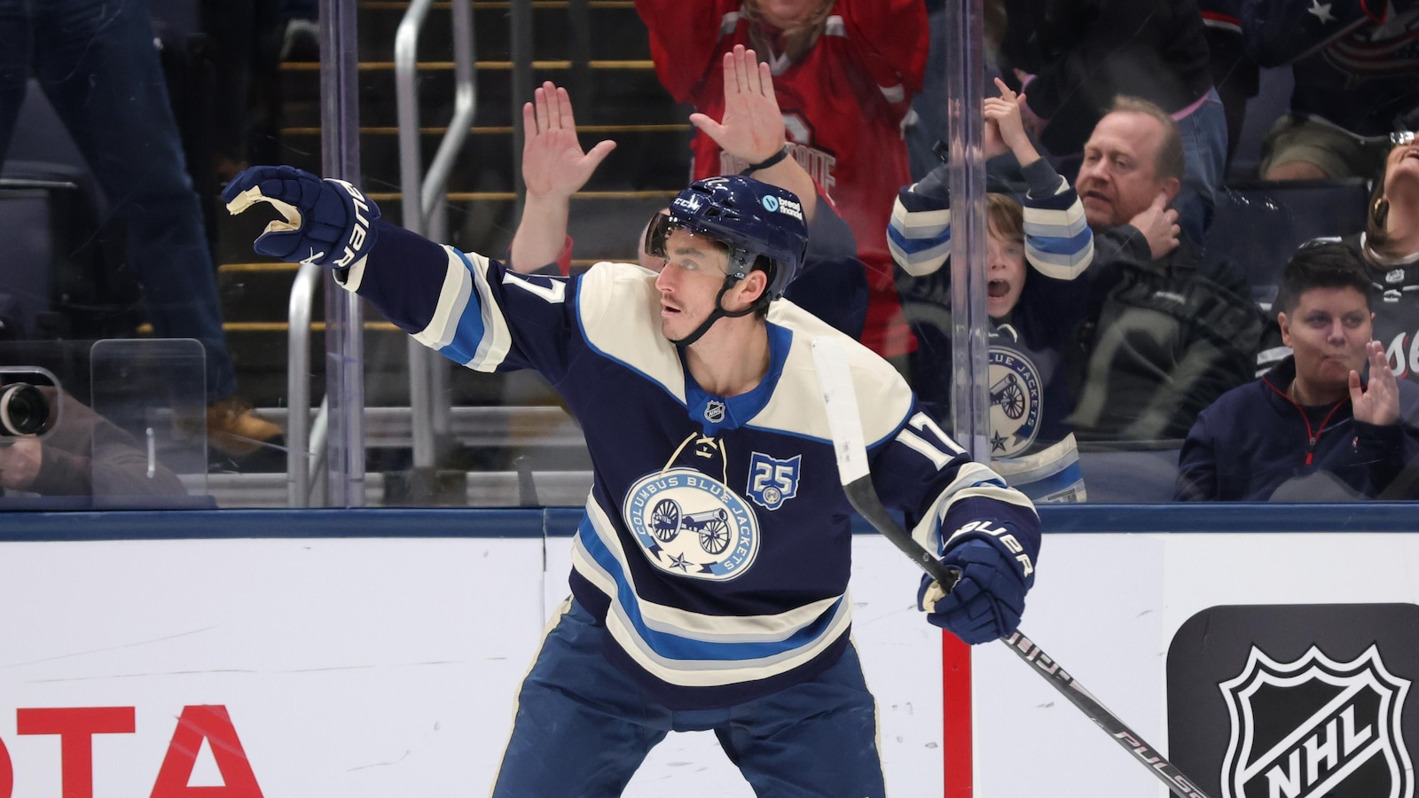 Marchment’s hat trick lifts Blue Jackets past Lightning 8-5