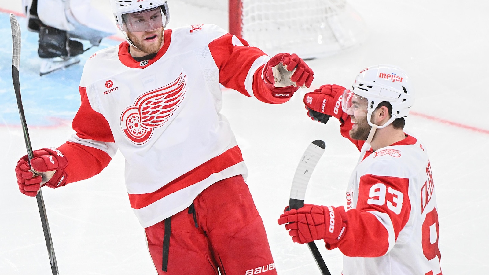 DeBrincat's goal, 2 assists lead Red Wings over Canadiens 4-0