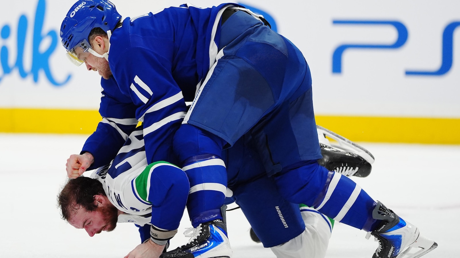 Nylander has goal and 2 assists in injury return, Maple Leafs beat Canucks 5-0