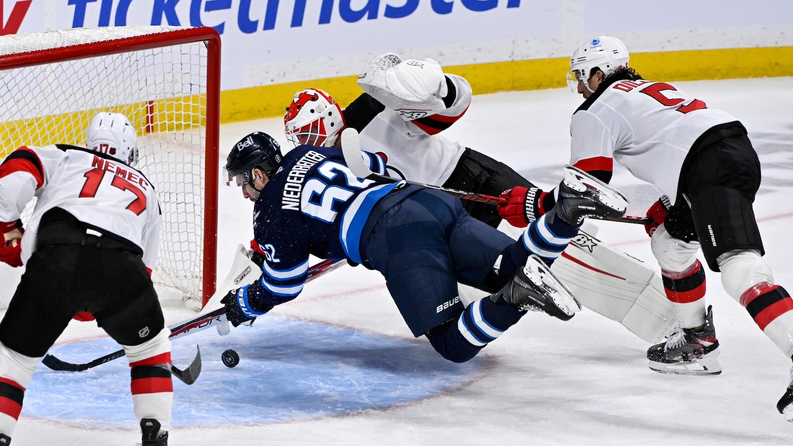 Tanner Pearson breaks 3rd-period tie in Jets' 4-3 victory over Devils