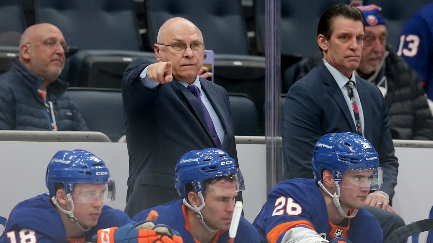 Jan 27, 2022; Elmont, New York, USA; New York Islanders head coach Barry Trotz coaches his team against the Los Angeles Kings during the third period at UBS Arena. Mandatory Credit: Brad Penner-Imagn Images