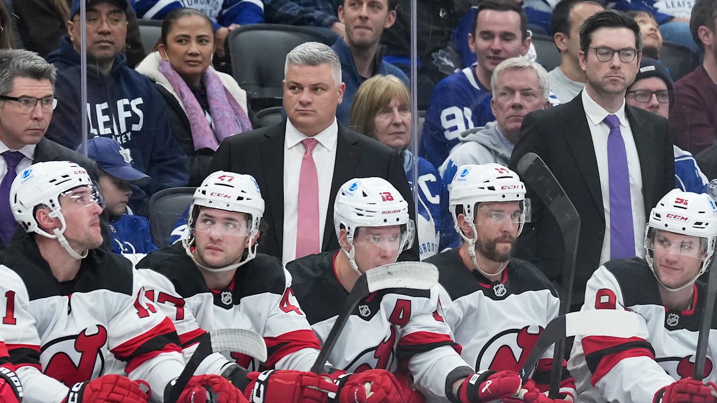 New Jersey Devils head coach Sheldon Keefe watches play: Nick Turchiaro-Imagn Images