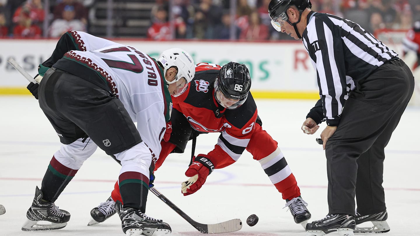 Arizona Coyotes center Nick Bjugstad (17) faces off against New Jersey Devils center Jack Hughes (86): Vincent Carchietta-Imagn Images